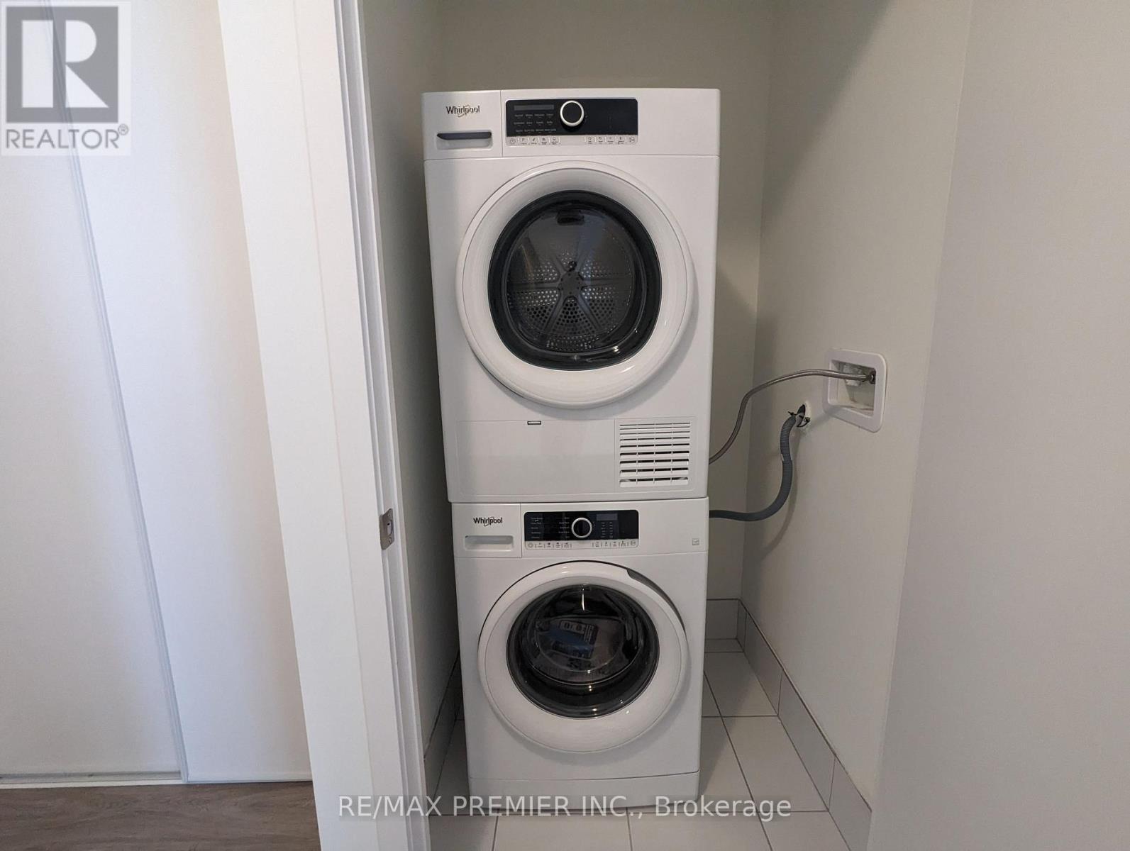 811 - 6 David Eyer Road, Richmond Hill, ON - Indoor Photo Showing Laundry Room