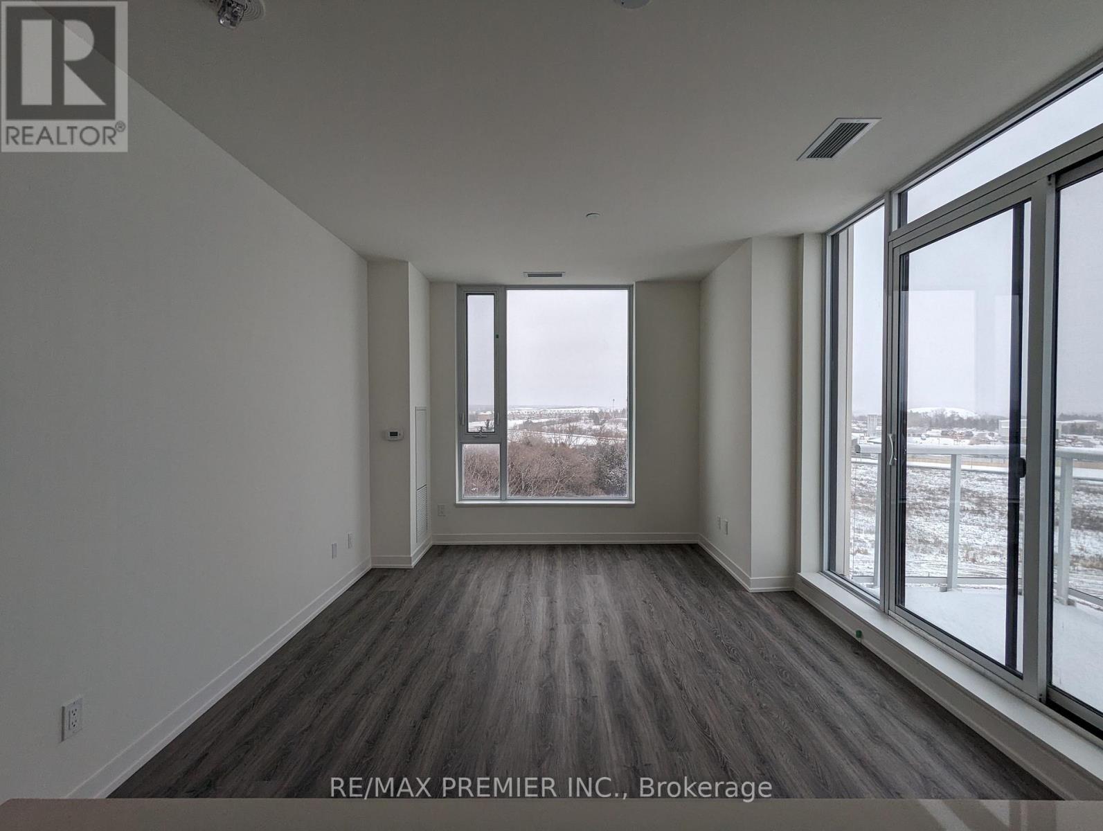 811 - 6 David Eyer Road, Richmond Hill, ON - Indoor Photo Showing Other Room