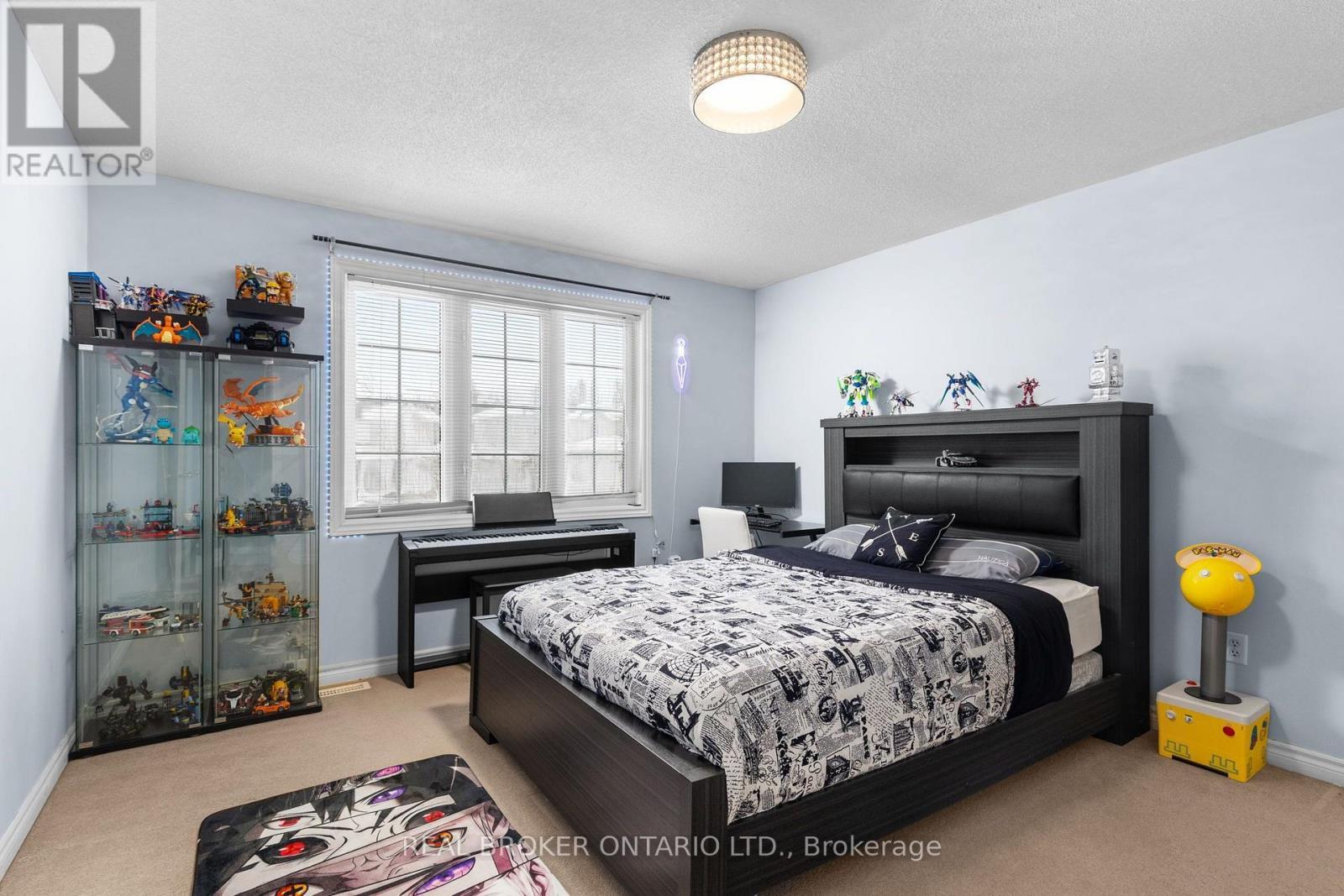 31 Bell Street, Barrie, ON - Indoor Photo Showing Bedroom
