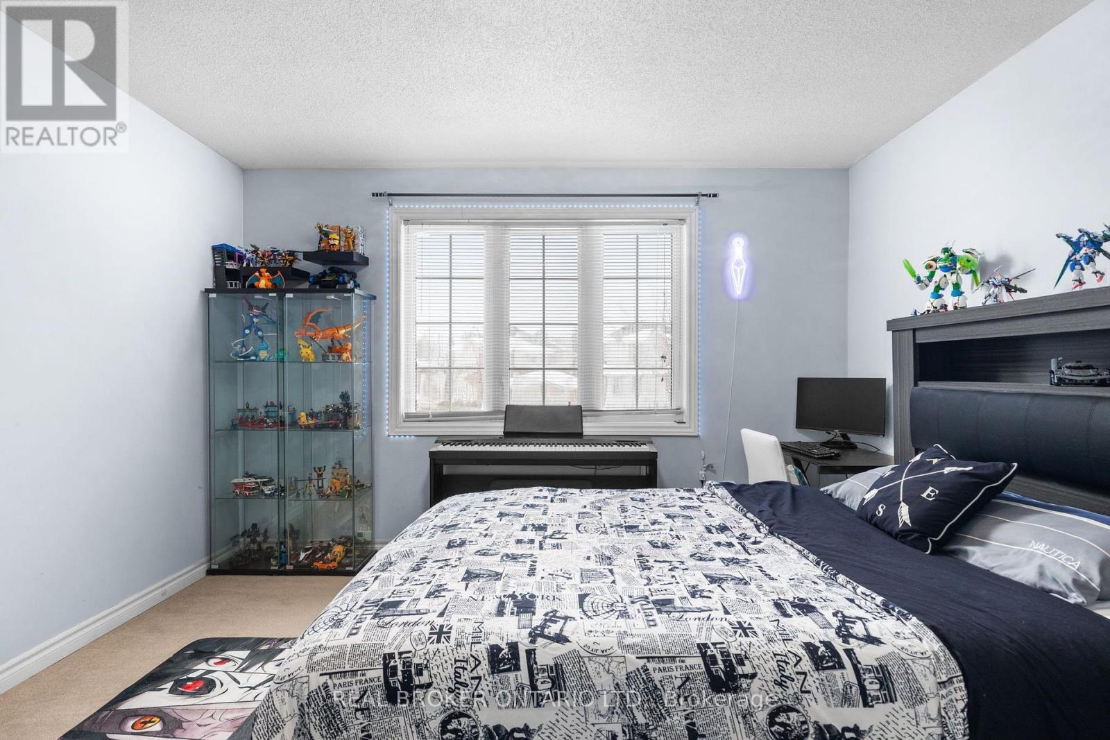 31 Bell Street, Barrie, ON - Indoor Photo Showing Bedroom