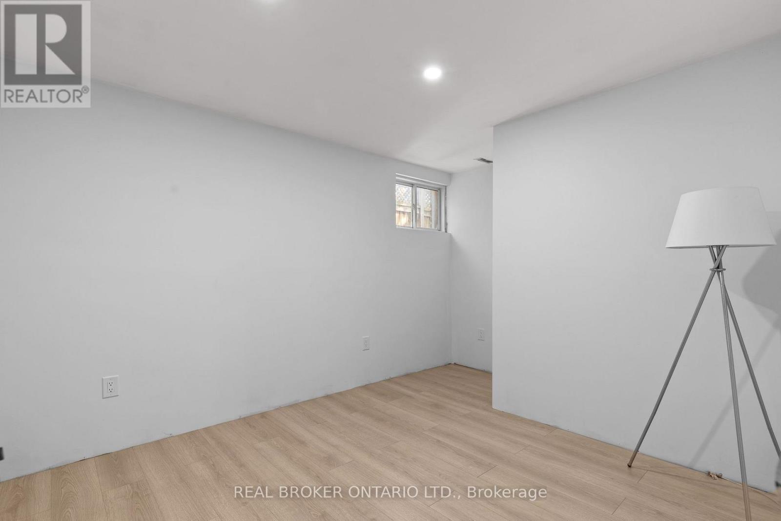 31 Bell Street, Barrie, ON - Indoor Photo Showing Other Room