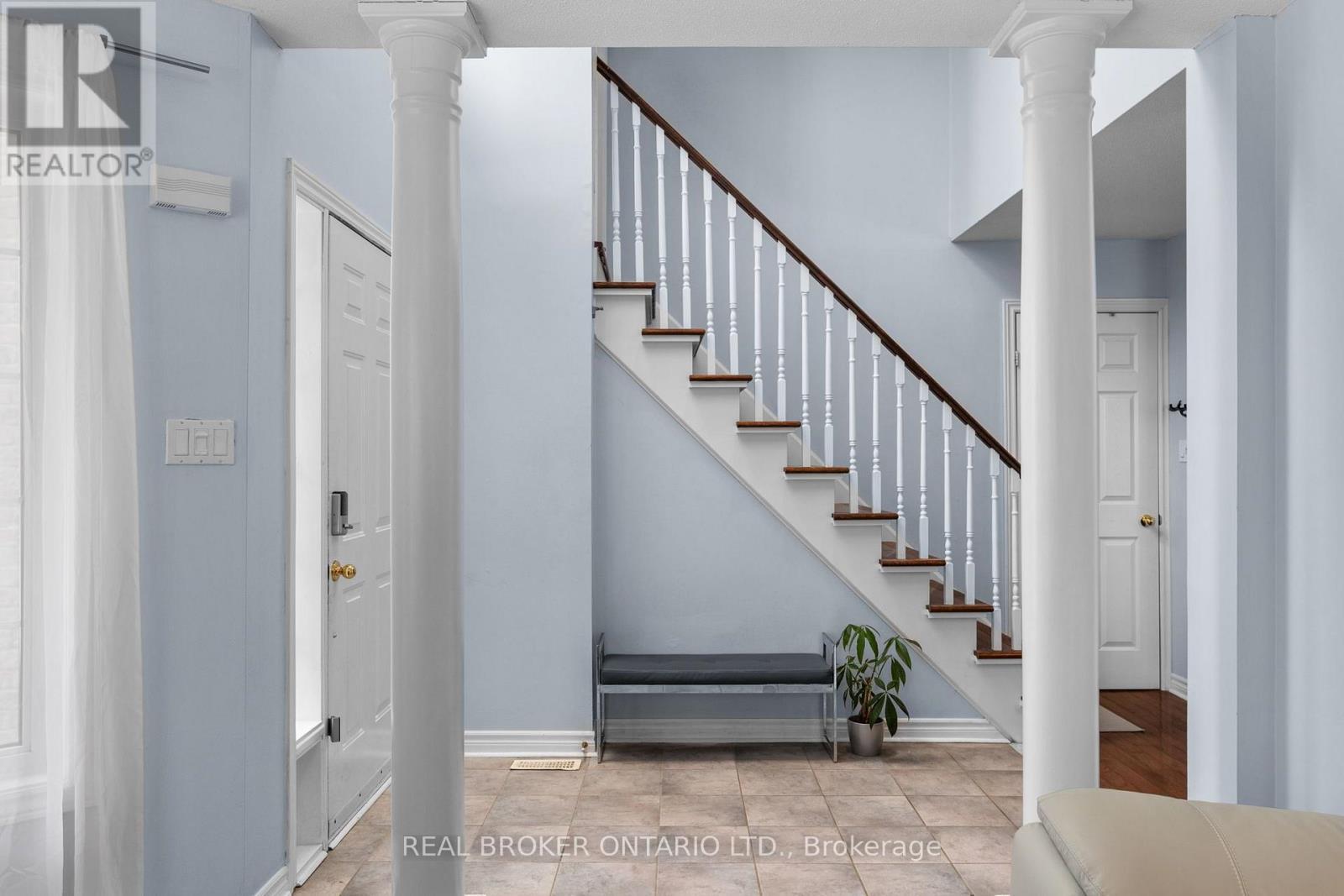 31 Bell Street, Barrie, ON - Indoor Photo Showing Other Room