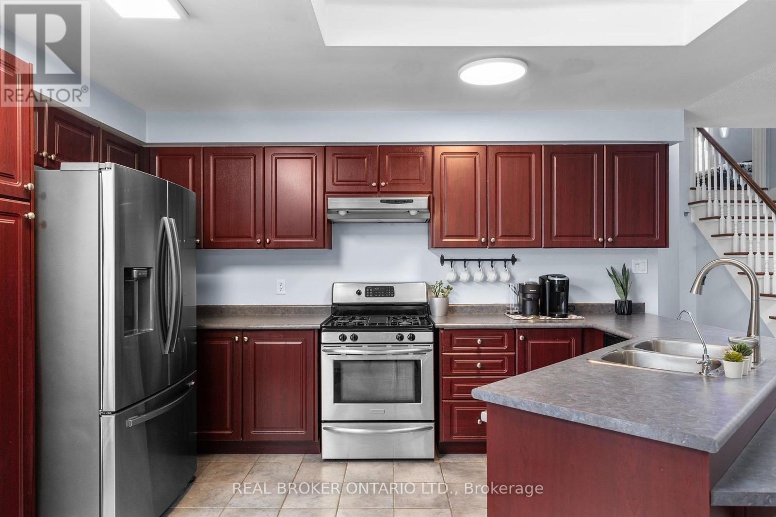 31 Bell Street, Barrie, ON - Indoor Photo Showing Kitchen With Double Sink