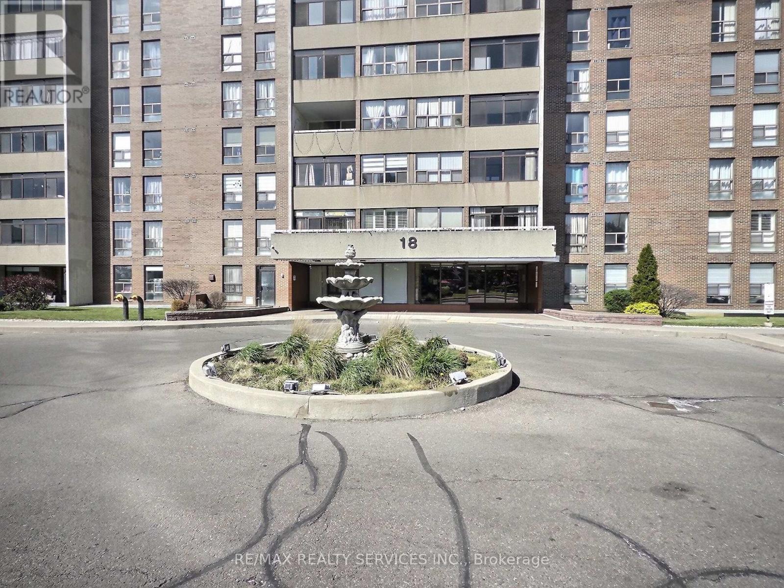 1812 - 18 Knightsbridge Road, Brampton, ON - Outdoor With Balcony With Facade
