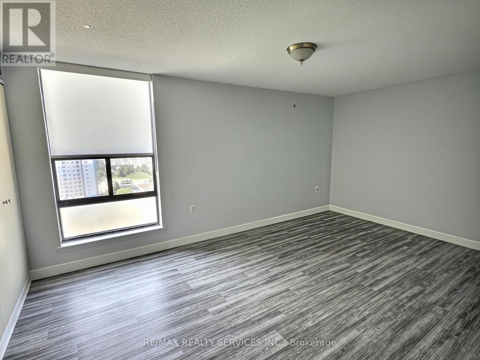 1812 - 18 Knightsbridge Road, Brampton, ON - Indoor Photo Showing Other Room