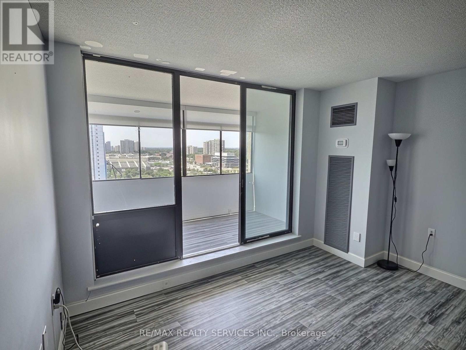 1812 - 18 Knightsbridge Road, Brampton, ON - Photo Showing Other Room