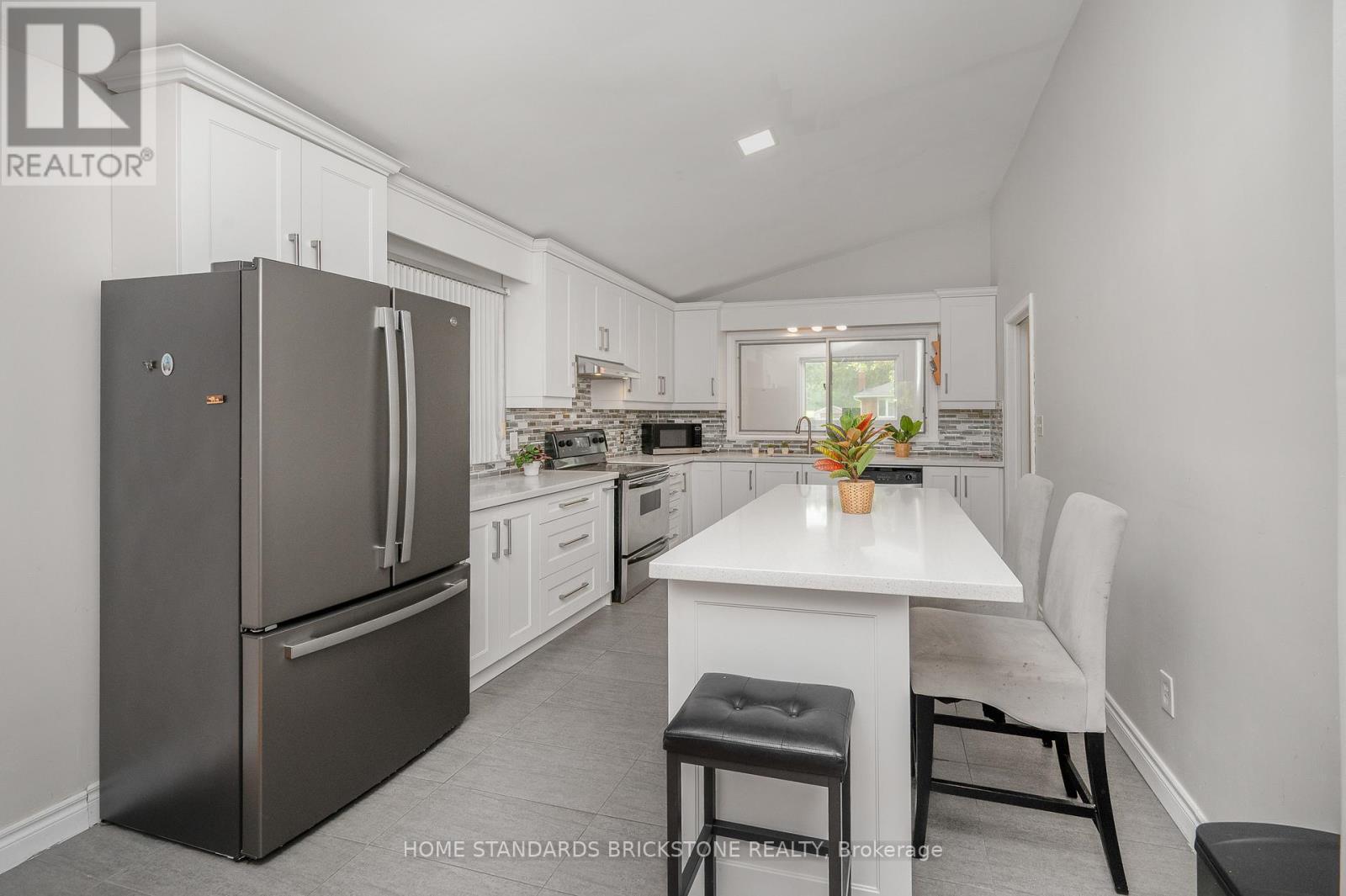 72 Mountain Avenue N, Hamilton, ON - Indoor