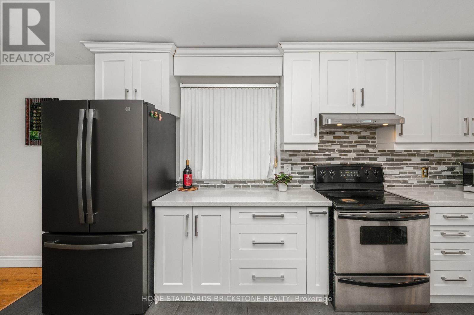 72 Mountain Avenue N, Hamilton, ON - Indoor Photo Showing Kitchen