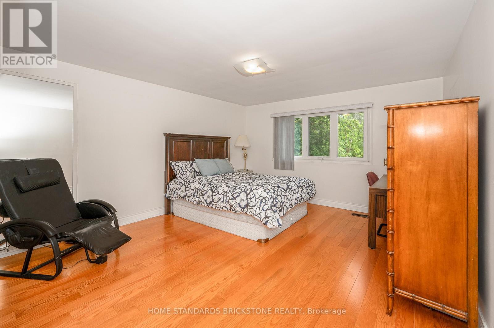 72 Mountain Avenue N, Hamilton, ON - Indoor Photo Showing Bedroom