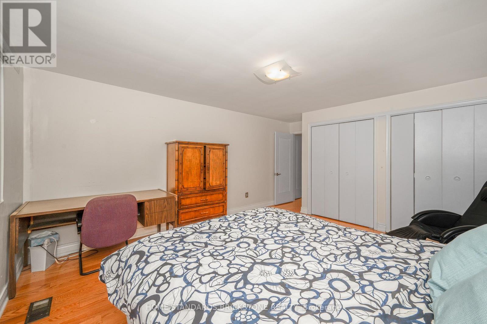 72 Mountain Avenue N, Hamilton, ON - Indoor Photo Showing Bedroom