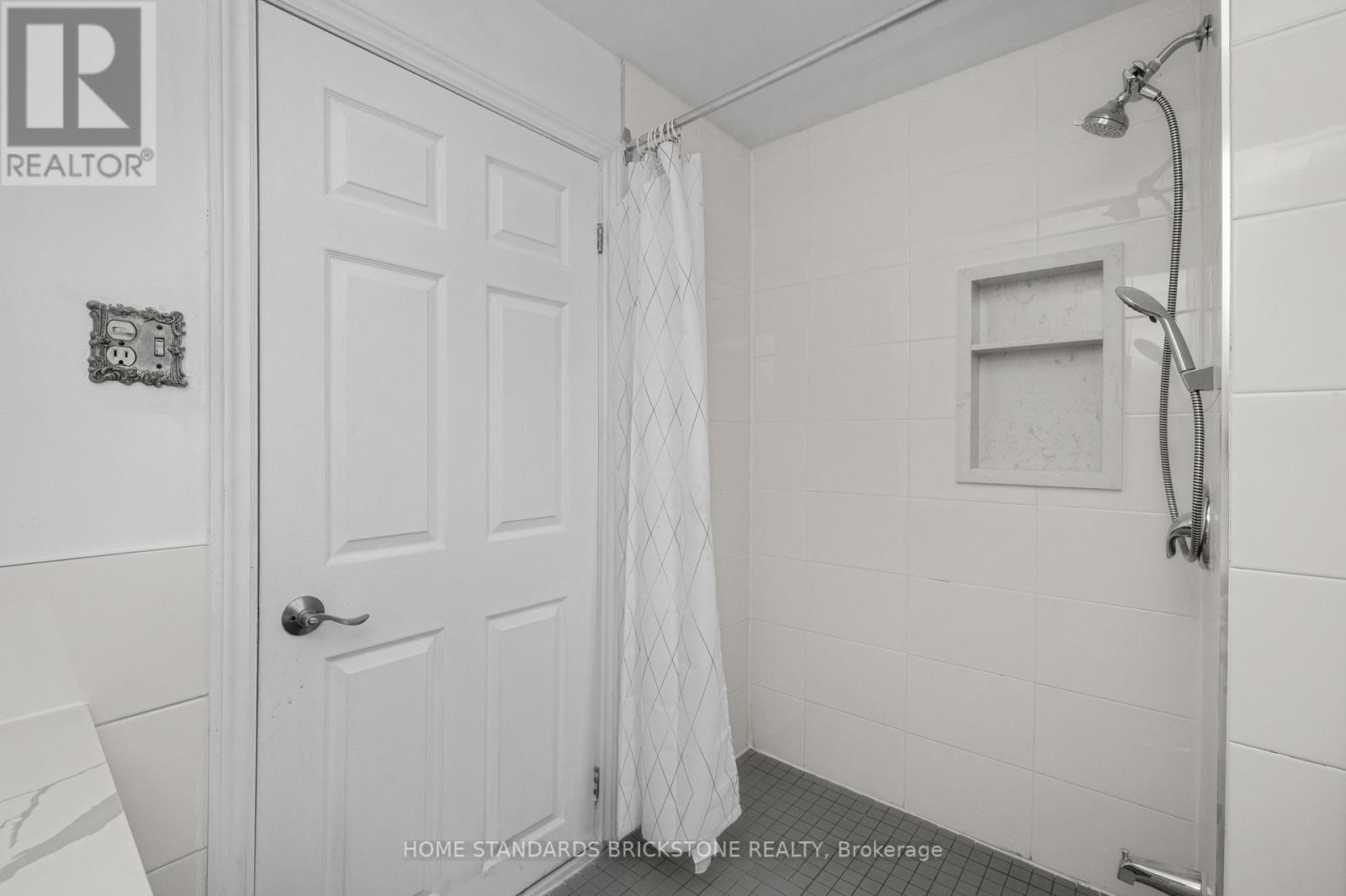 72 Mountain Avenue N, Hamilton, ON - Indoor Photo Showing Other Room