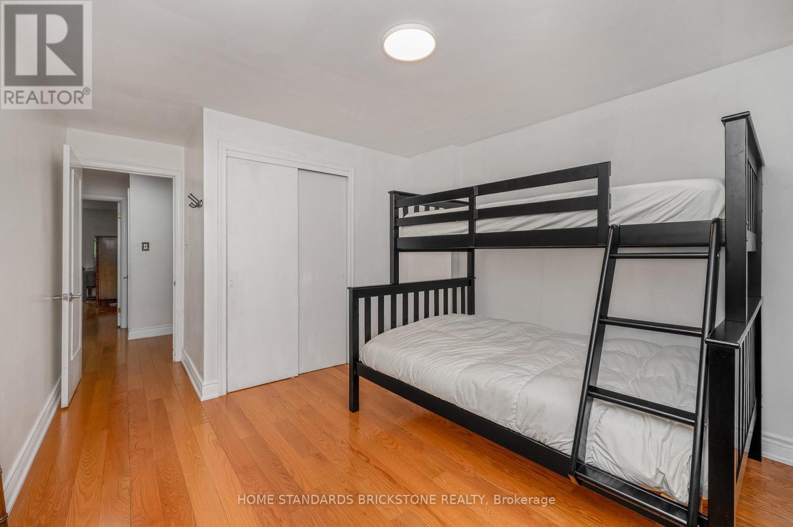 72 Mountain Avenue N, Hamilton, ON - Indoor Photo Showing Bedroom