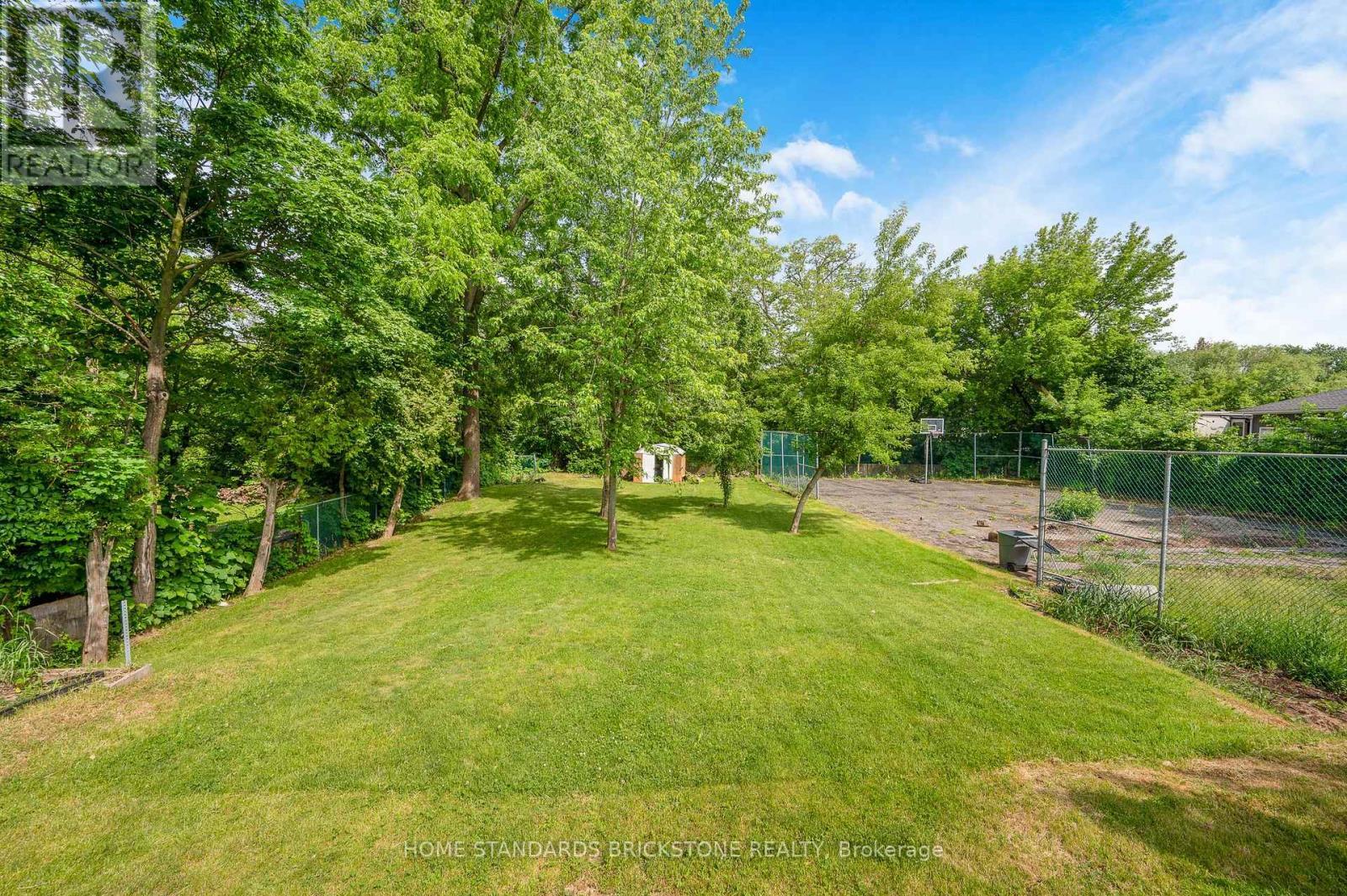 72 Mountain Avenue N, Hamilton, ON - Outdoor