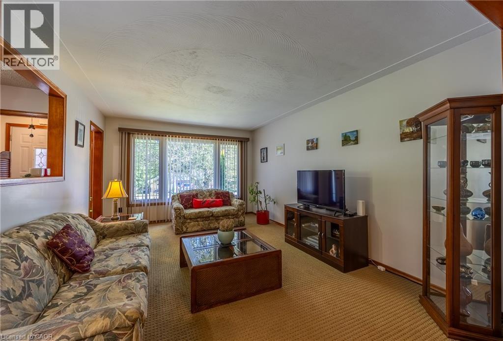 78 Parker Drive, Simcoe, ON - Indoor Photo Showing Living Room