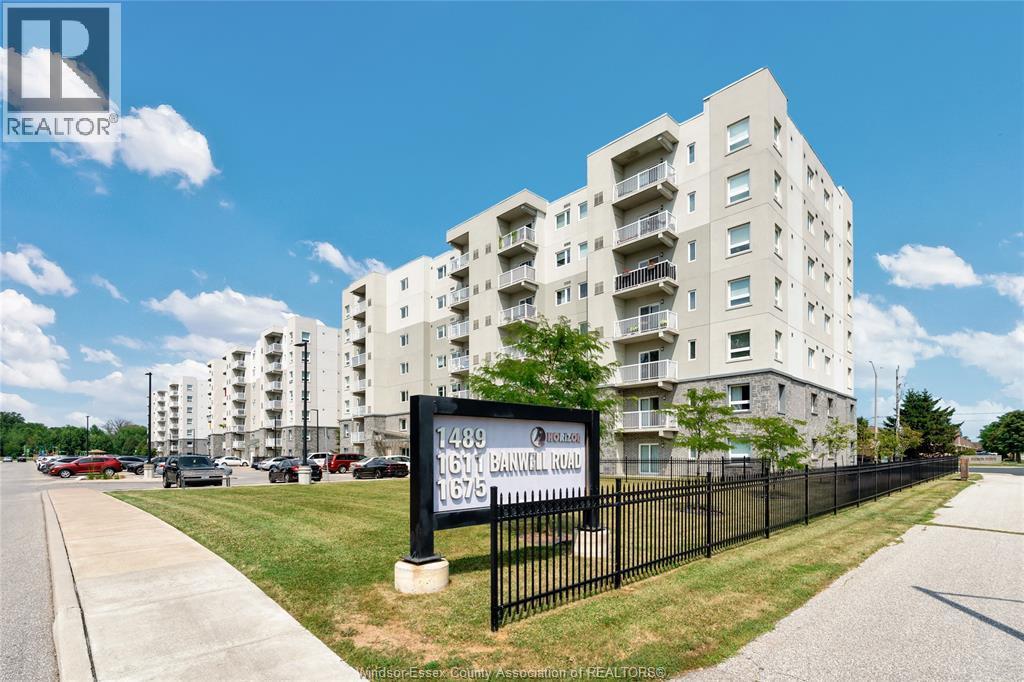 1675 Banwell Road Unit# 705, Windsor, ON - Outdoor With Facade