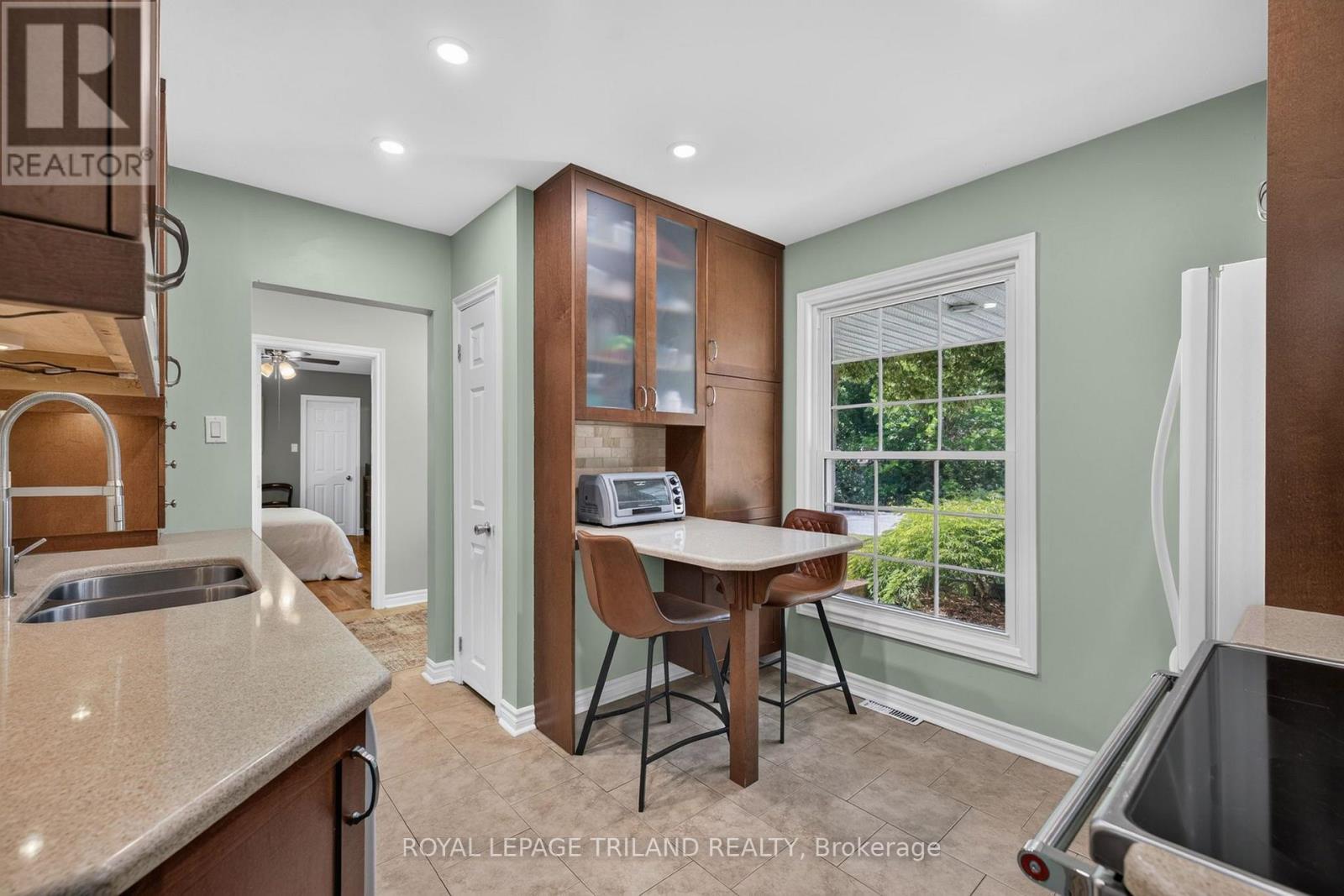 10 Plymouth Avenue, London North (North O), ON - Indoor