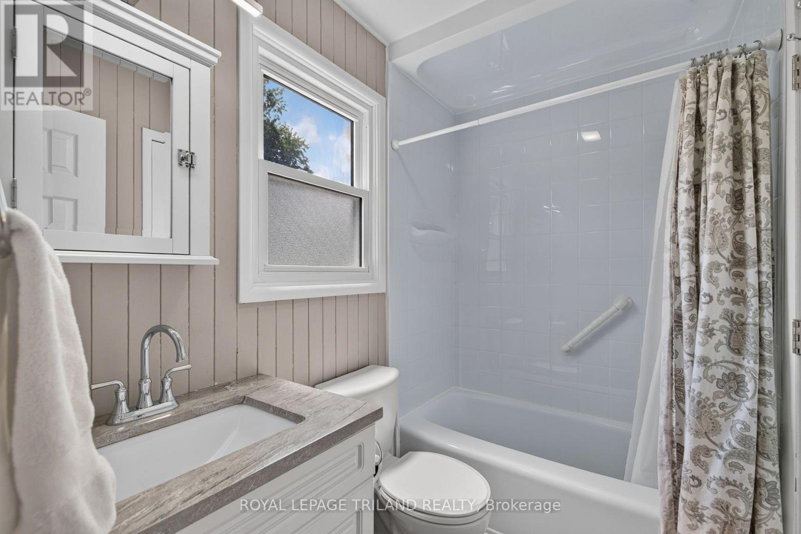 10 Plymouth Avenue, London North (North O), ON - Indoor Photo Showing Bathroom