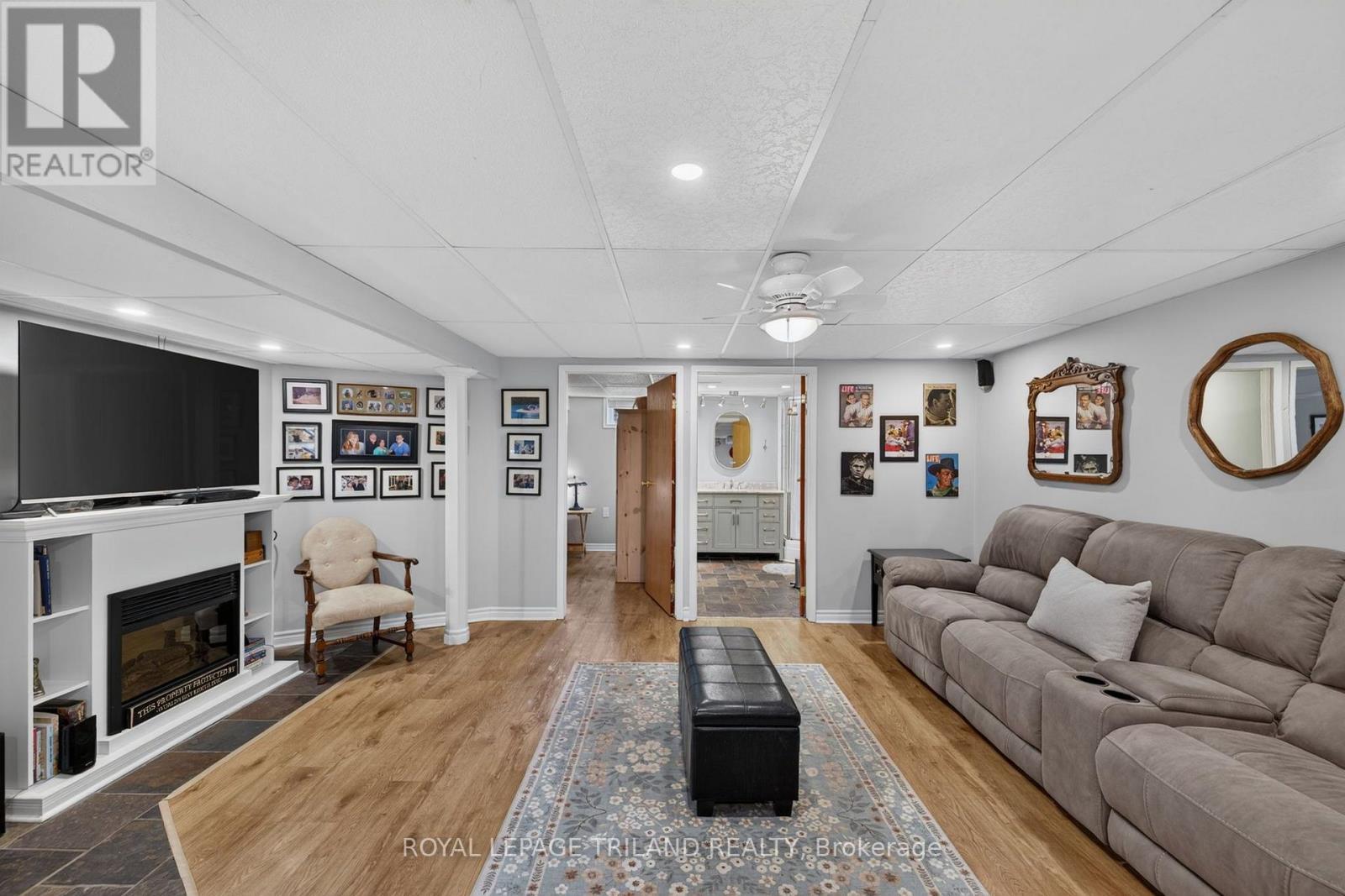 10 Plymouth Avenue, London North (North O), ON - Indoor Photo Showing Living Room With Fireplace