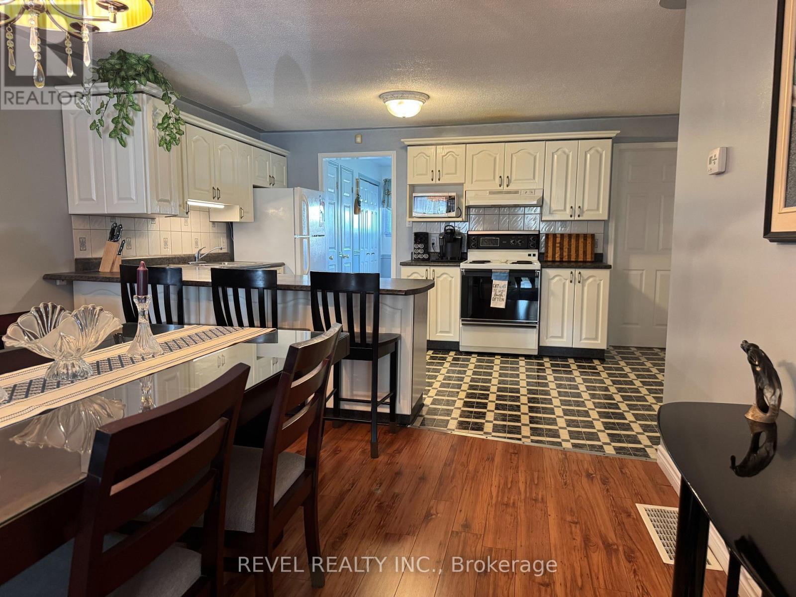 214 Birch Street S, Timmins (Ts - Se), ON - Indoor Photo Showing Kitchen