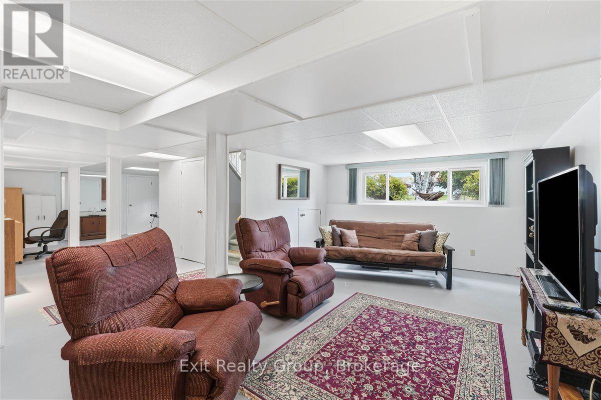 197 Chatterton Valley Crescent, Quinte West (Sidney Ward), ON - Indoor Photo Showing Living Room