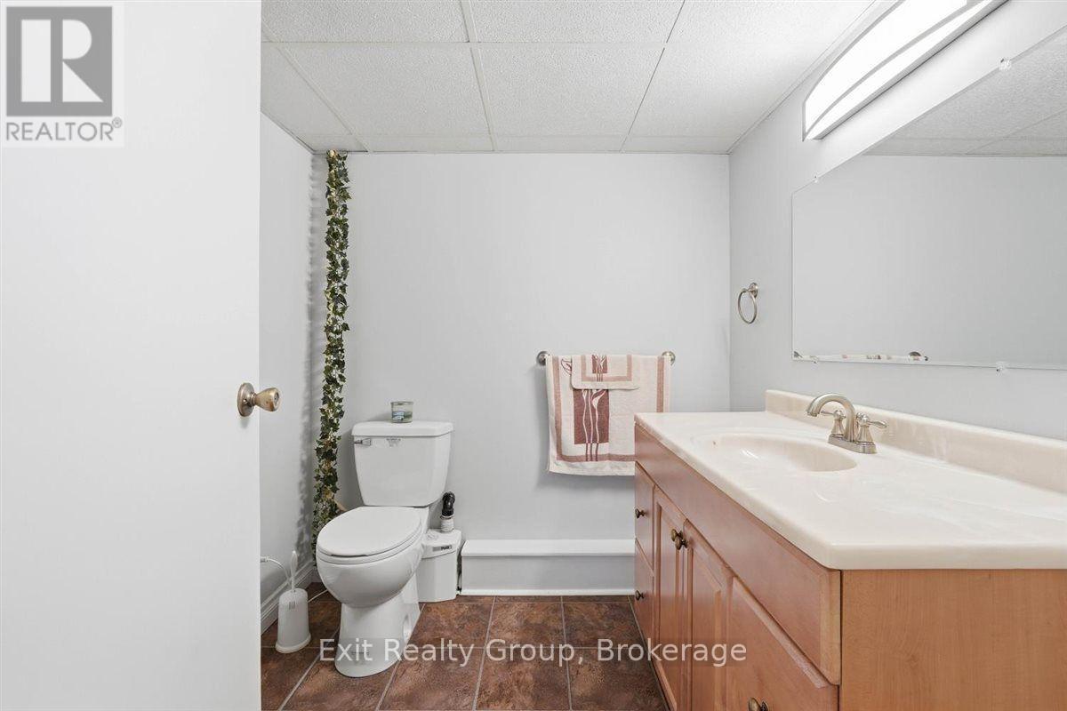 197 Chatterton Valley Crescent, Quinte West (Sidney Ward), ON - Indoor Photo Showing Bathroom