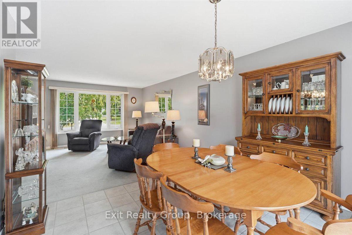 197 Chatterton Valley Crescent, Quinte West (Sidney Ward), ON - Indoor Photo Showing Dining Room
