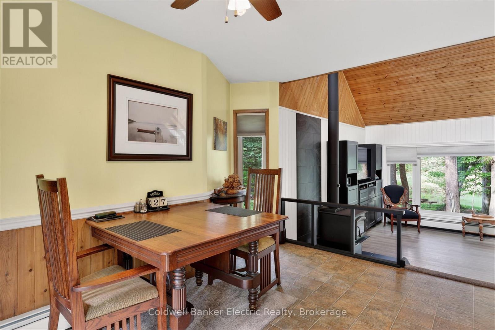 44 Lean Drive, North Kawartha, ON - Indoor Photo Showing Dining Room