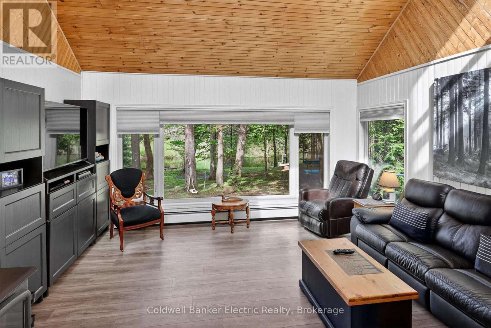 44 Lean Drive, North Kawartha, ON - Indoor Photo Showing Living Room