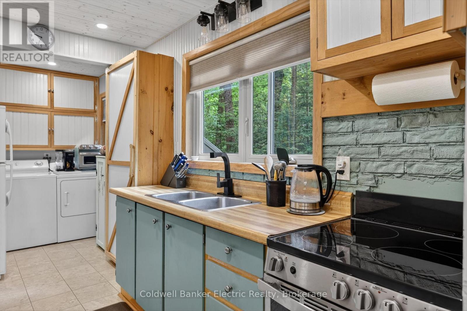 44 Lean Drive, North Kawartha, ON - Indoor Photo Showing Laundry Room