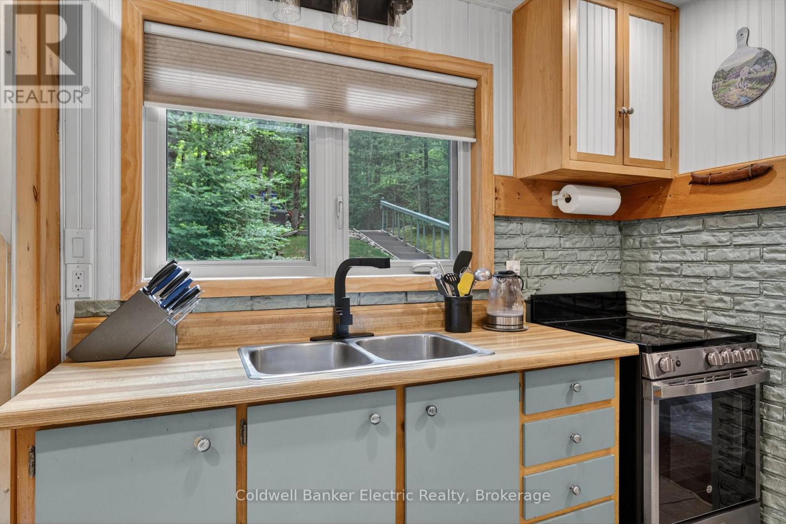 44 Lean Drive, North Kawartha, ON - Indoor Photo Showing Kitchen With Double Sink