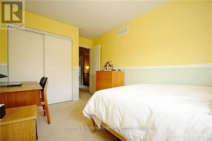 220 Freedom Private, Ottawa, ON - Indoor Photo Showing Bedroom