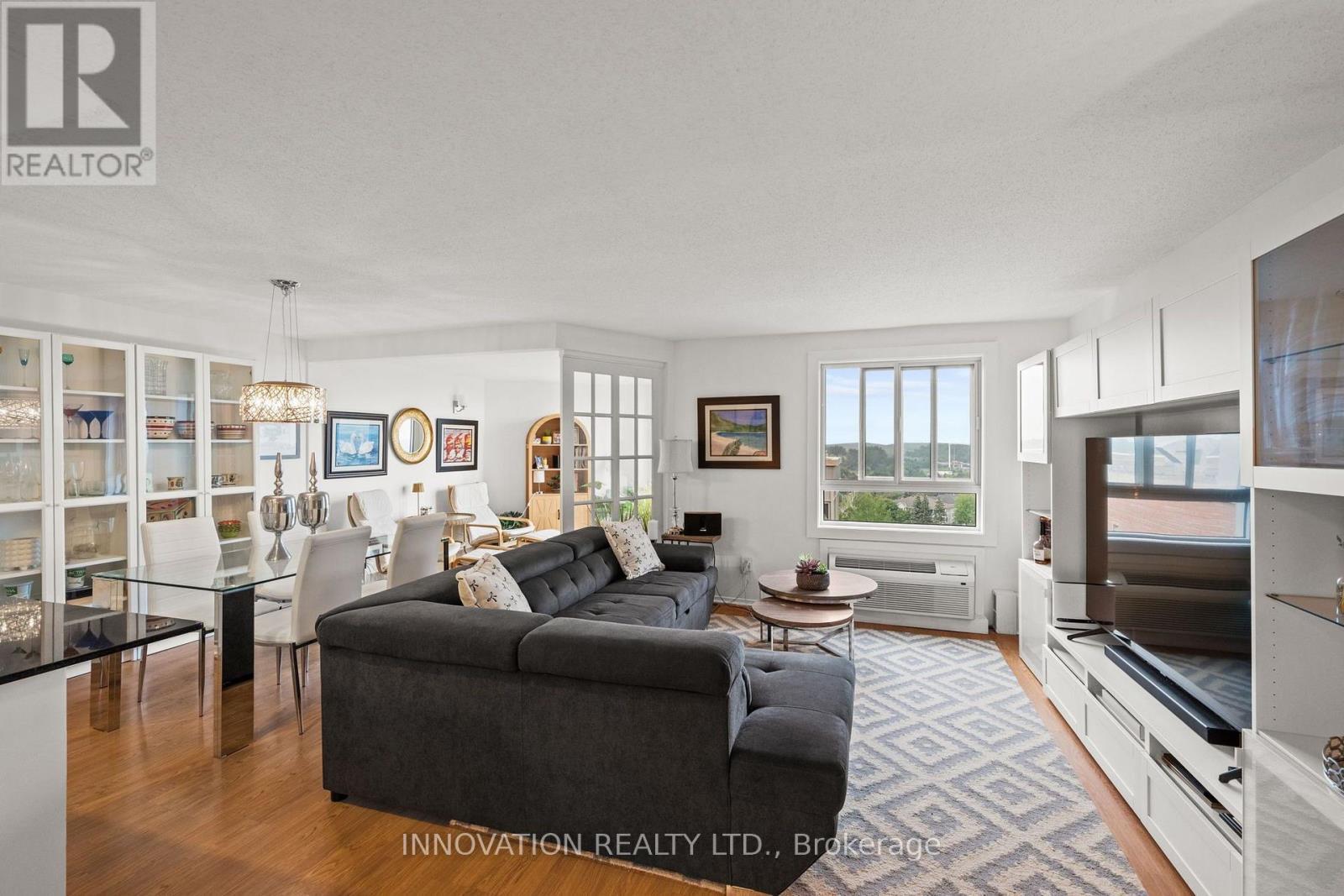 1001 - 960 Teron Road, Ottawa, ON - Indoor Photo Showing Living Room