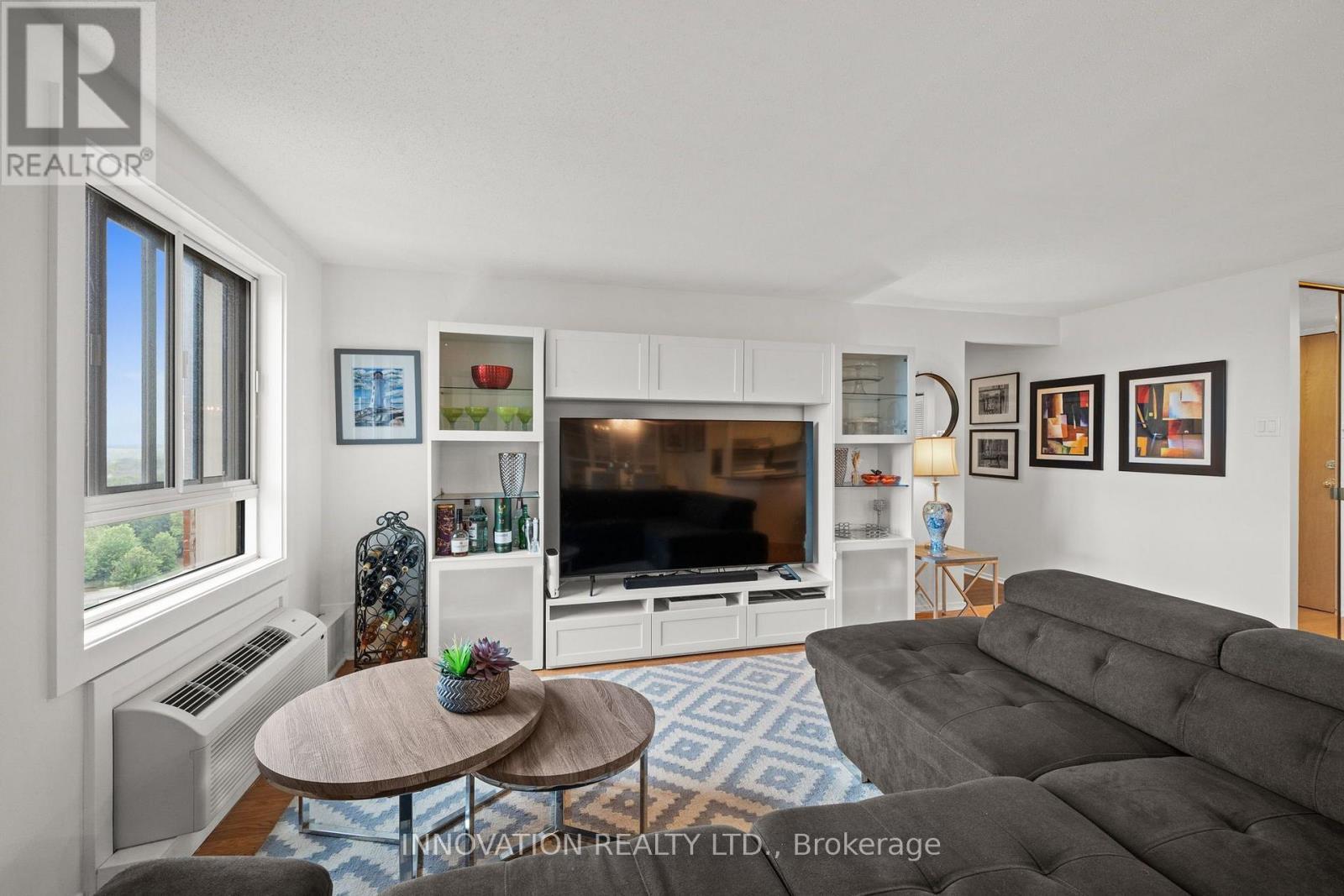 1001 - 960 Teron Road, Ottawa, ON - Indoor Photo Showing Living Room