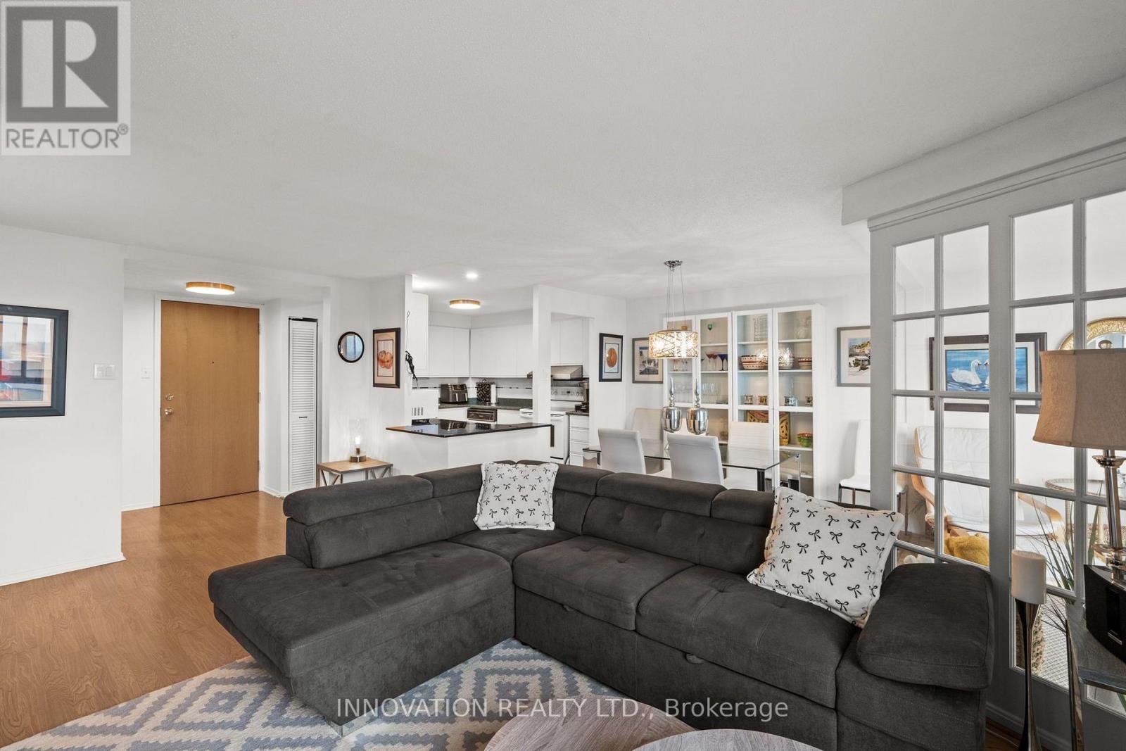 1001 - 960 Teron Road, Ottawa, ON - Indoor Photo Showing Living Room