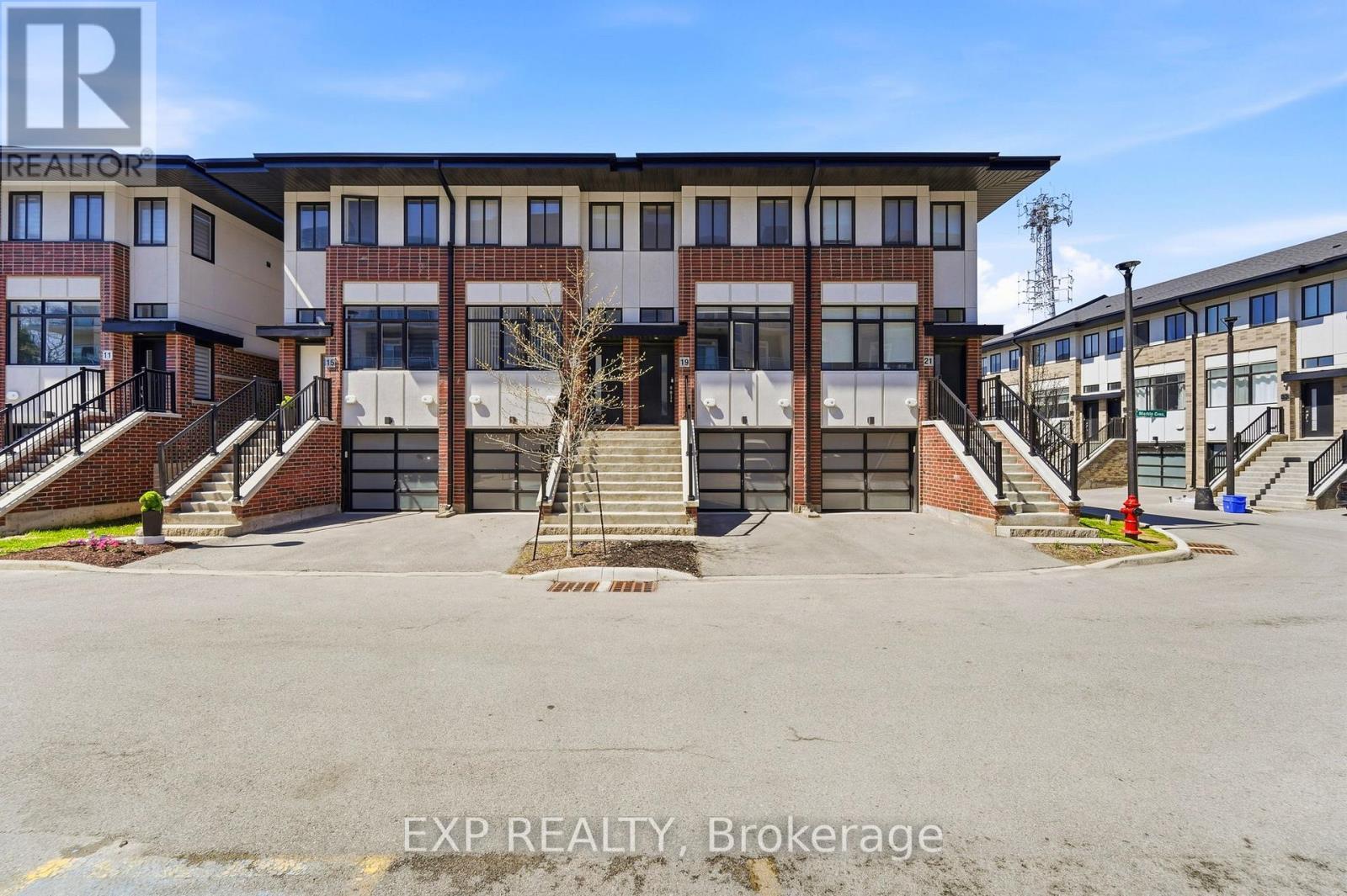 19 Markle Crescent, Hamilton (Ancaster), ON - Outdoor