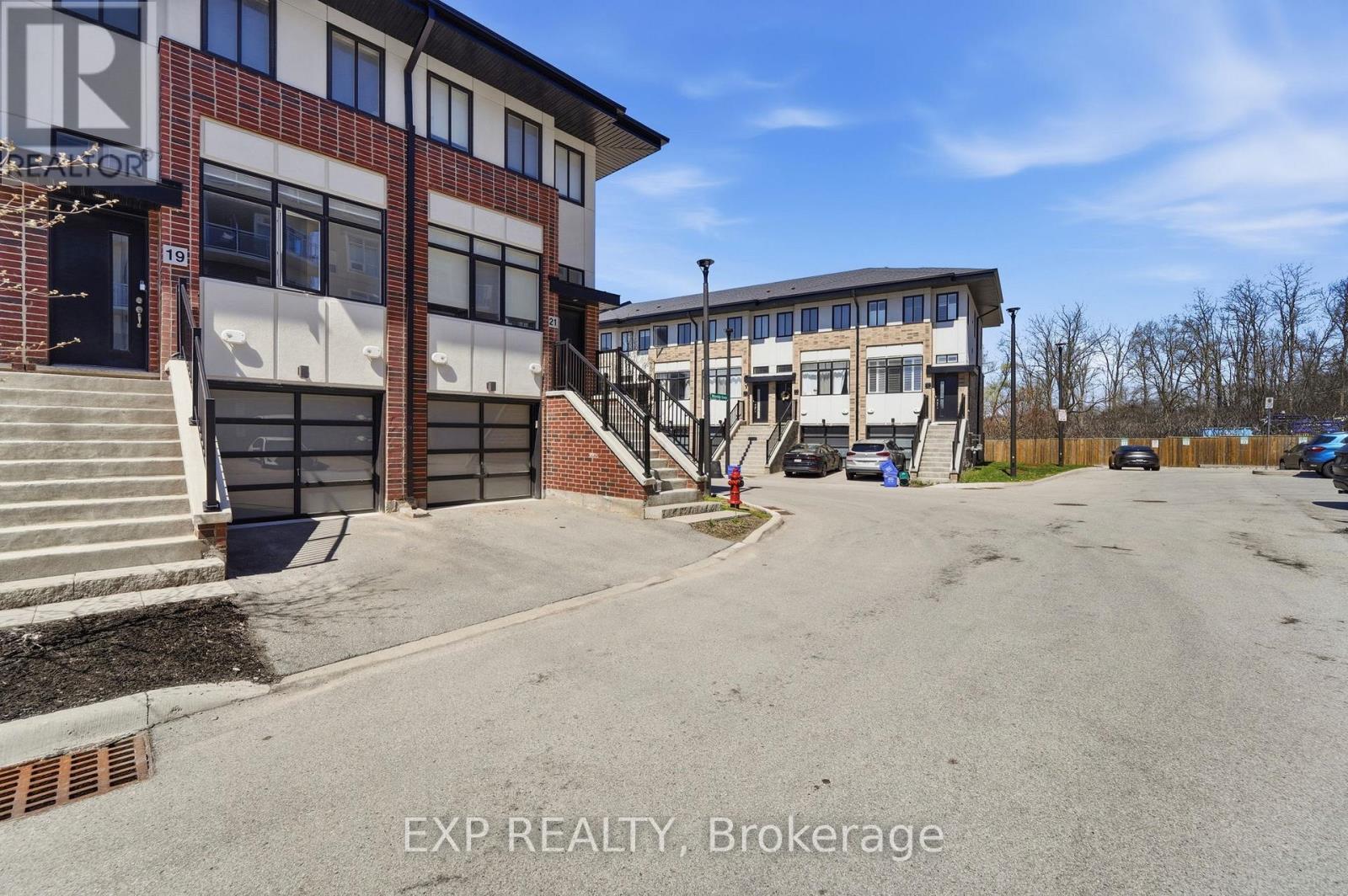 19 Markle Crescent, Hamilton (Ancaster), ON - Outdoor