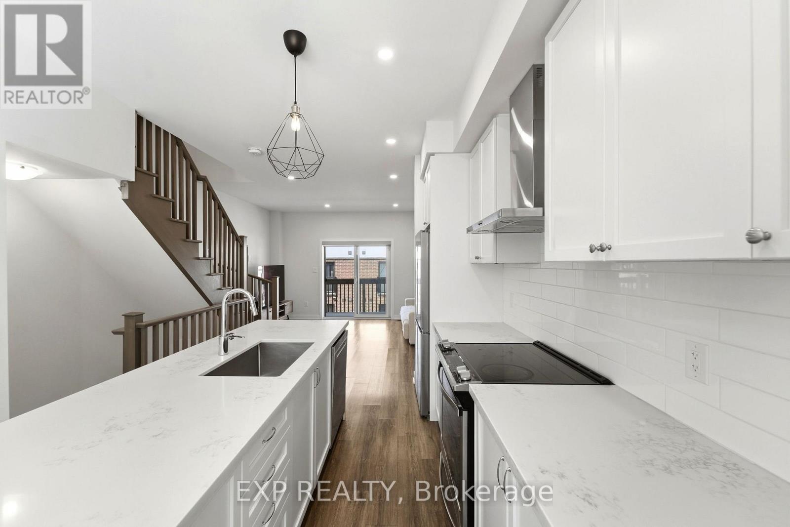 19 Markle Crescent, Hamilton (Ancaster), ON - Indoor Photo Showing Kitchen With Upgraded Kitchen