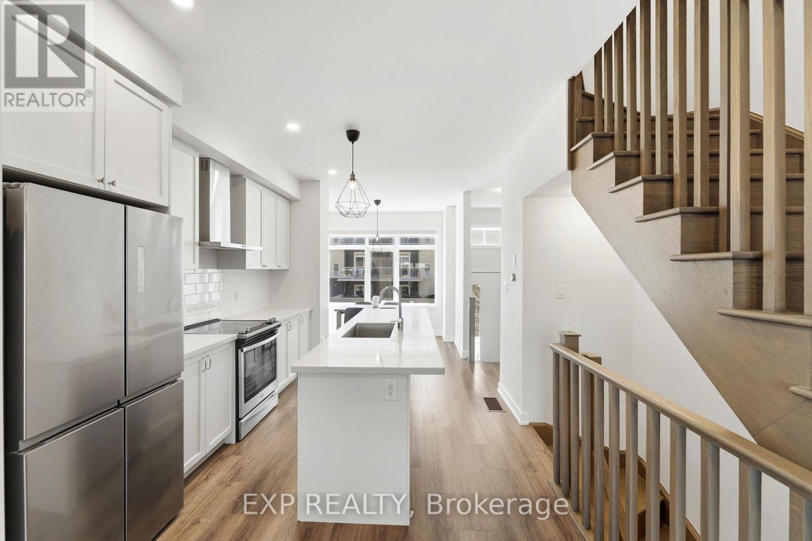 19 Markle Crescent, Hamilton (Ancaster), ON - Indoor Photo Showing Kitchen With Upgraded Kitchen
