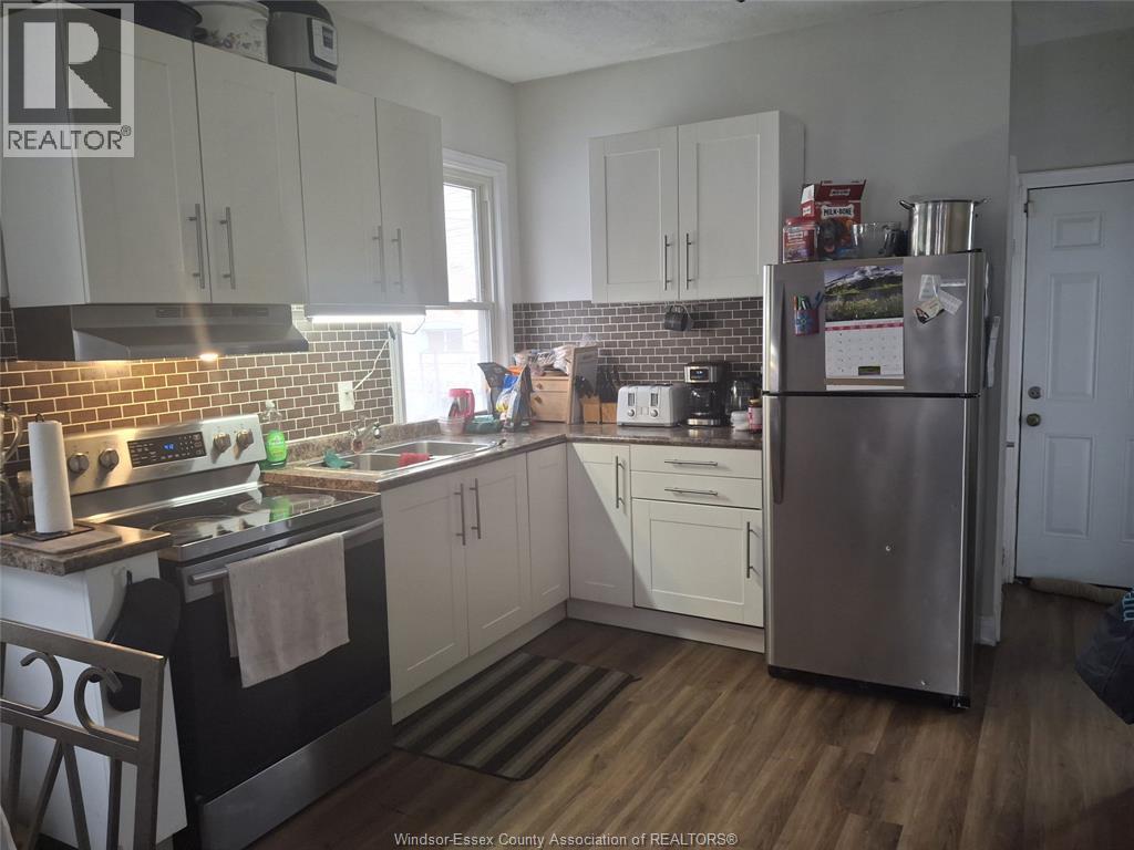 1187 Lincoln Road, Windsor, ON - Indoor Photo Showing Kitchen With Double Sink