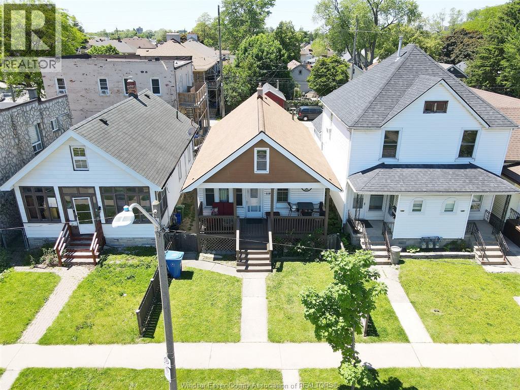 1187 Lincoln Road, Windsor, ON - Outdoor With Facade