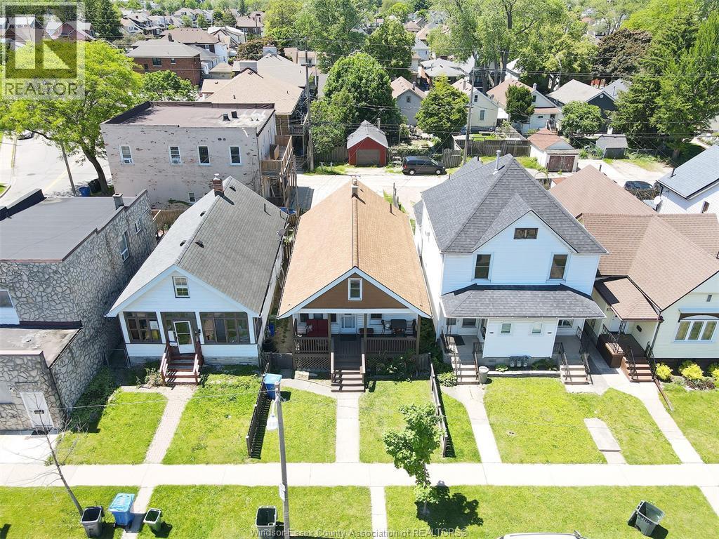 1187 Lincoln Road, Windsor, ON - Outdoor With Facade