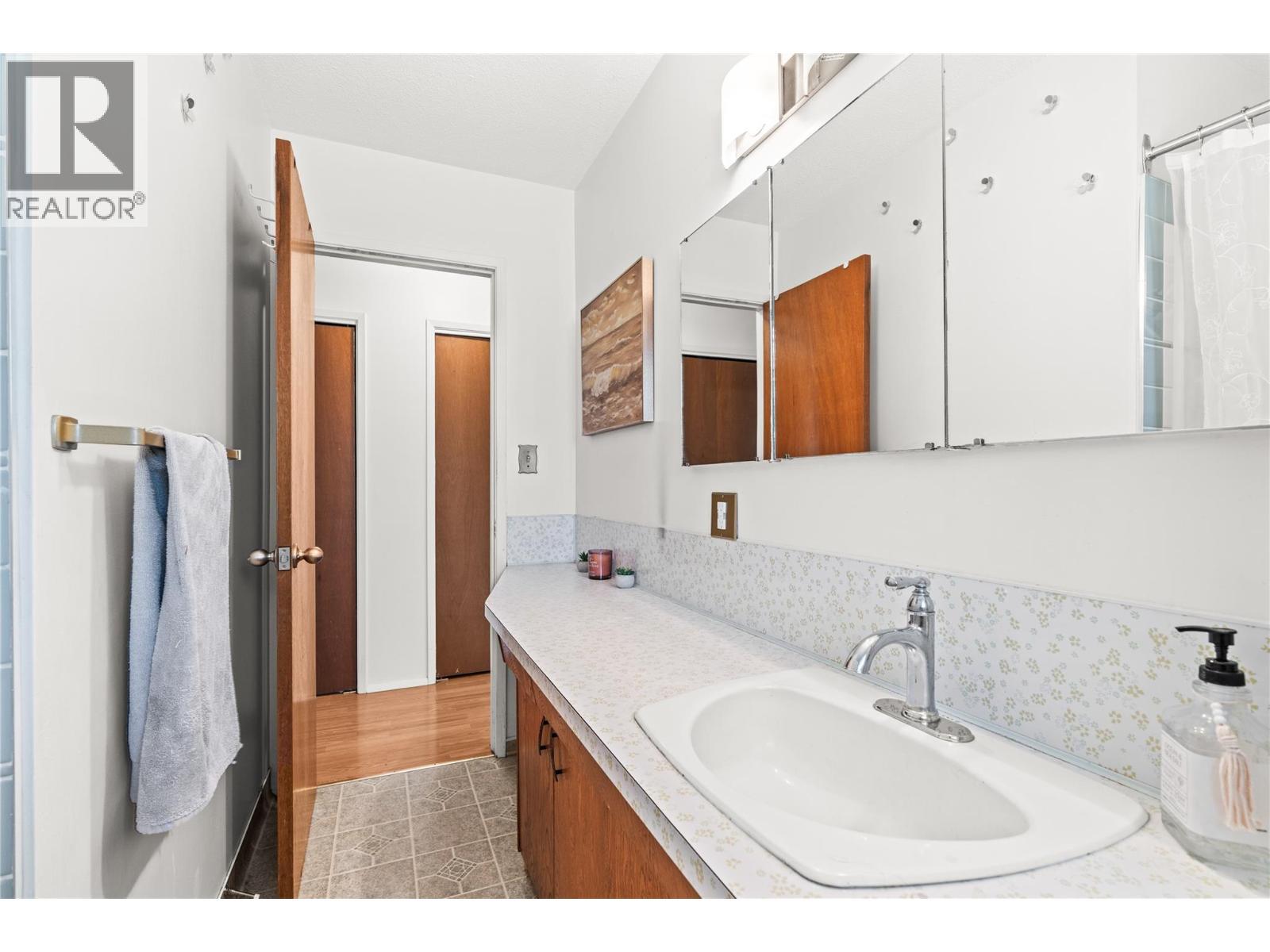 1603 43Rd Avenue, Vernon, BC - Indoor Photo Showing Bathroom