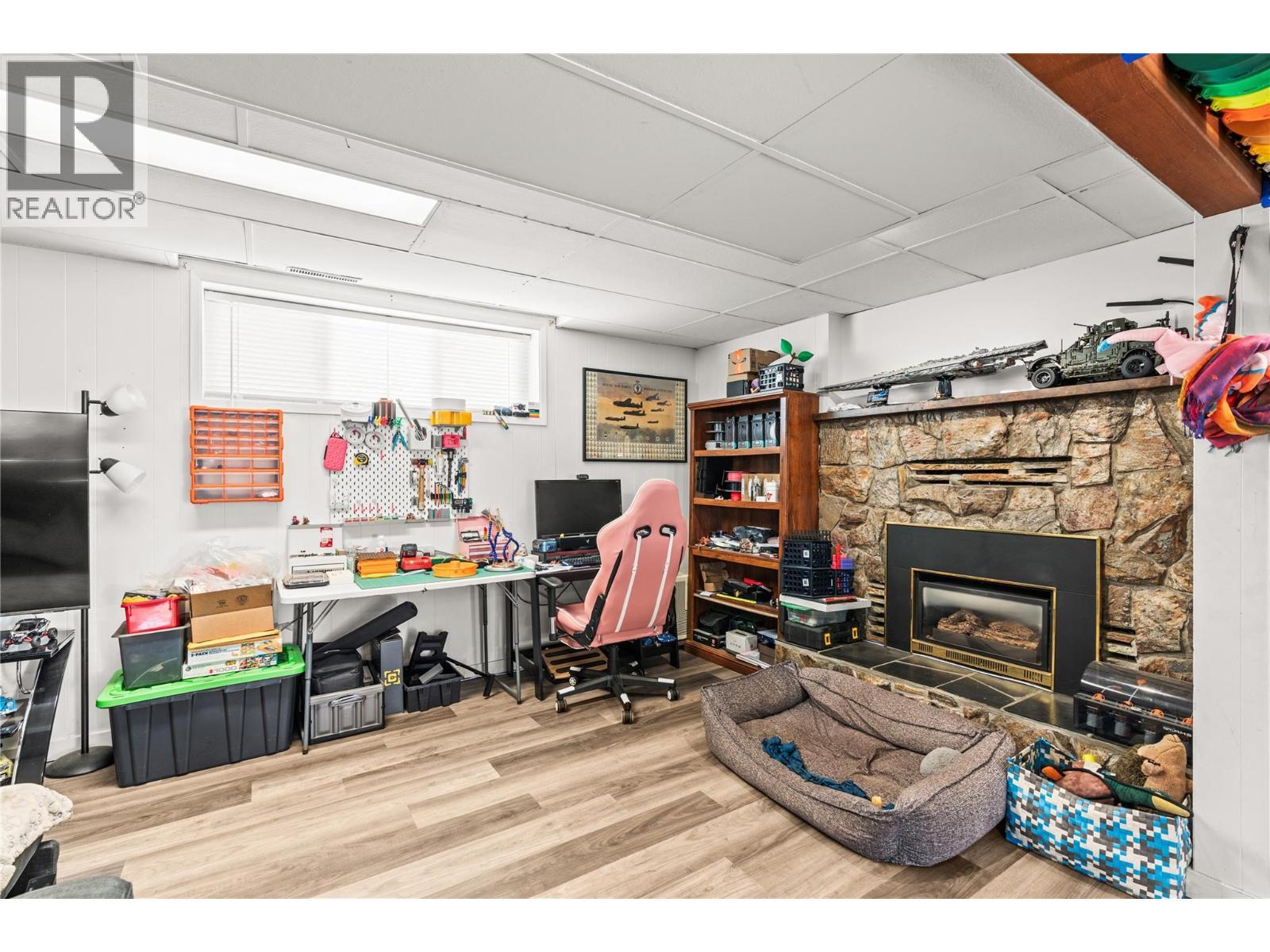 Suite Living Room - 1603 43Rd Avenue, Vernon, BC - Indoor With Fireplace
