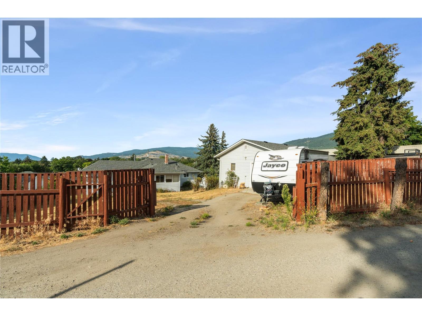 2004 29Th Crescent Crescent, Vernon, BC - Outdoor