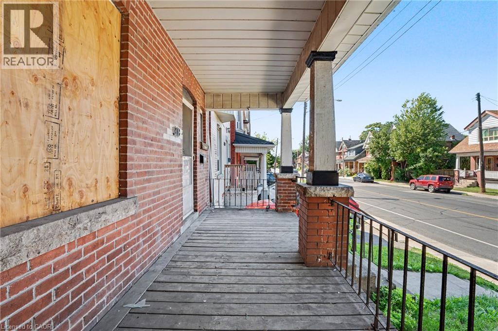 808 Cannon Street E, Hamilton, ON - Outdoor