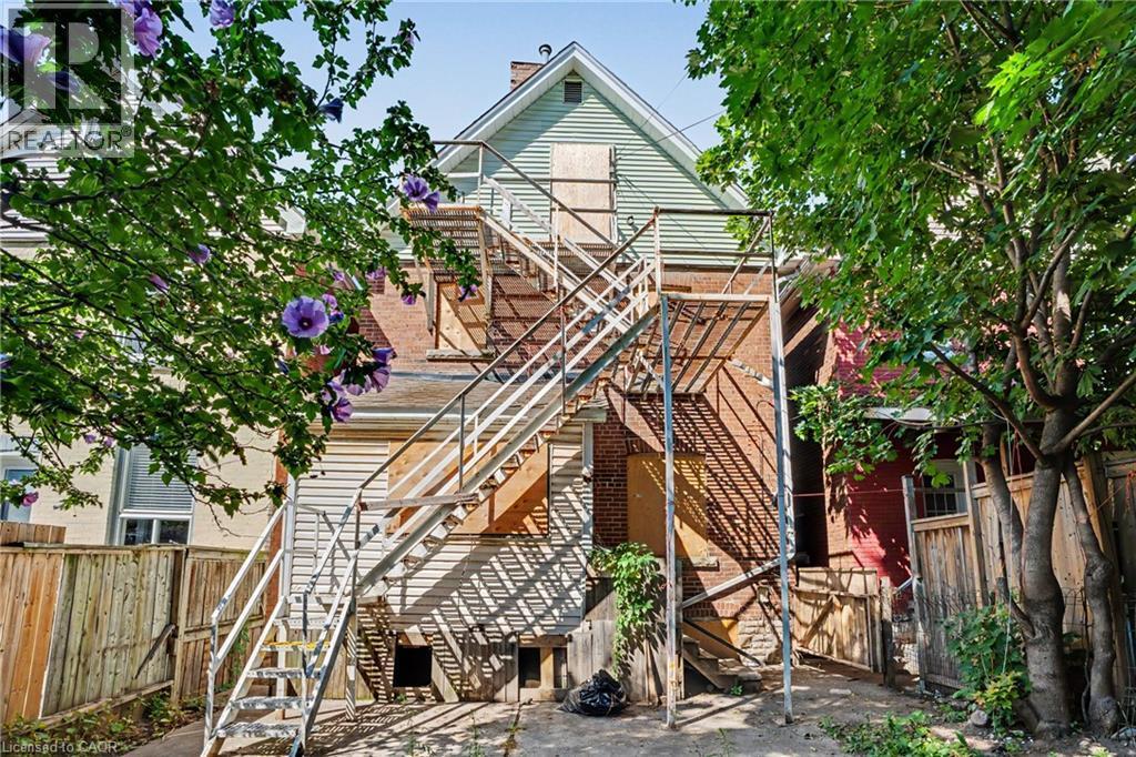 808 Cannon Street E, Hamilton, ON - Outdoor