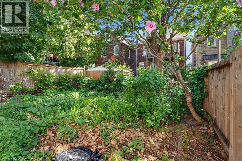 808 Cannon Street E, Hamilton, ON - Outdoor