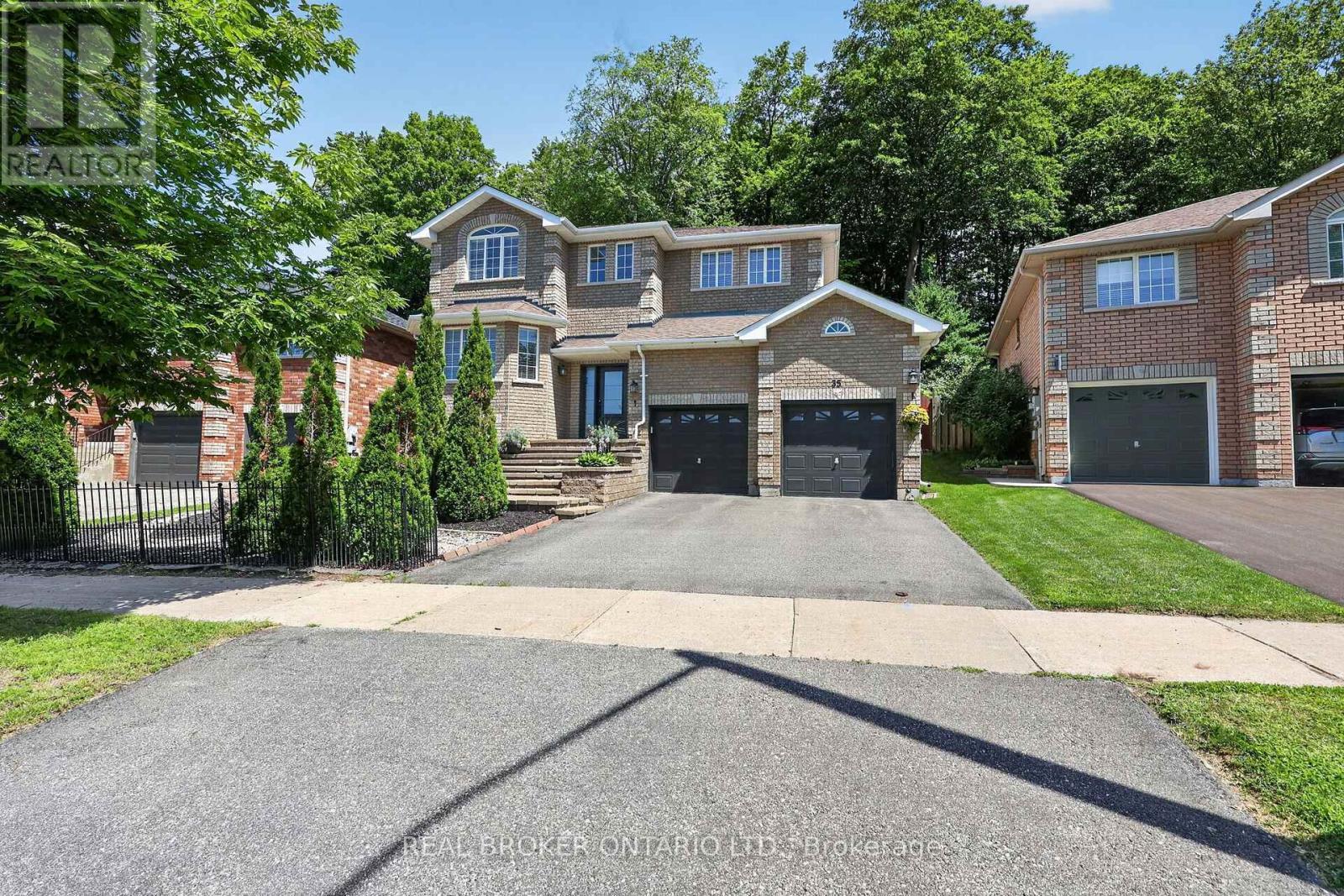 35 Bloom Crescent, Barrie, ON - Outdoor With Facade
