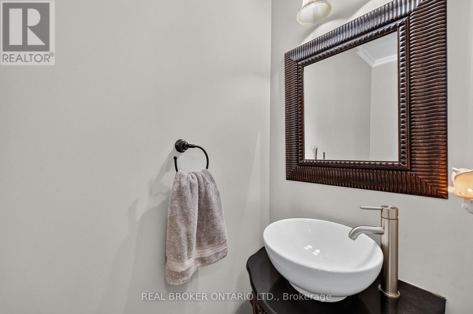 35 Bloom Crescent, Barrie, ON - Indoor Photo Showing Bathroom