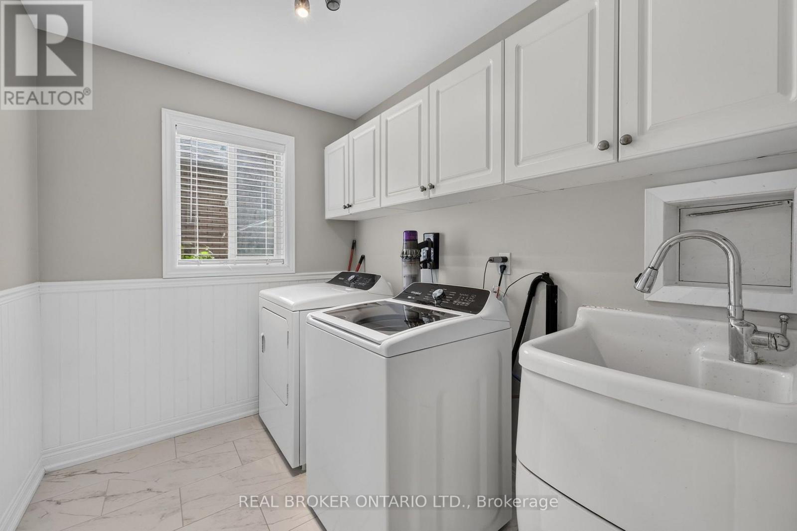 35 Bloom Crescent, Barrie, ON - Indoor Photo Showing Laundry Room